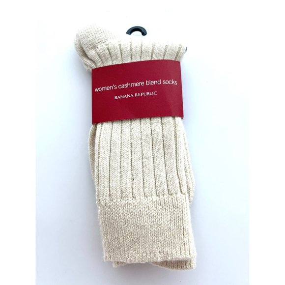 Banana Republic Accessories - Banana Republic cashmere blend crew socks, one size, oatmeal - NEW
